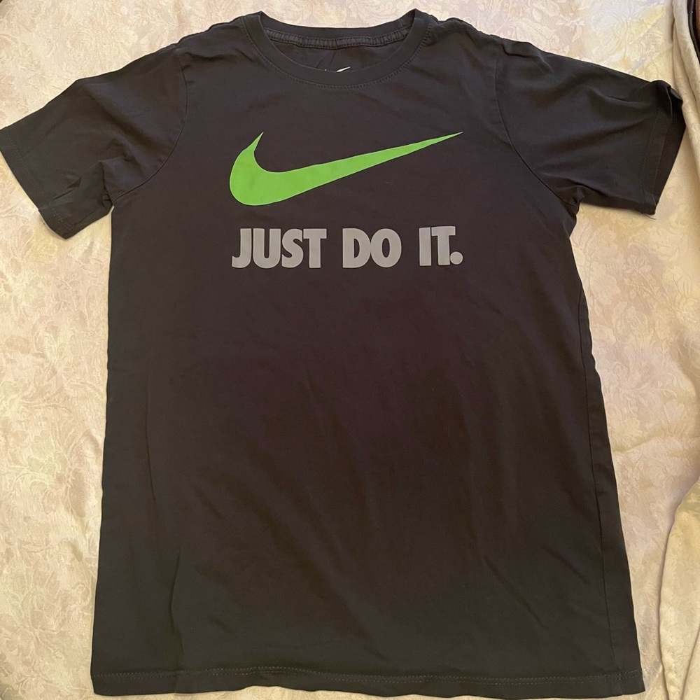 Nike T-shirt youth US size L